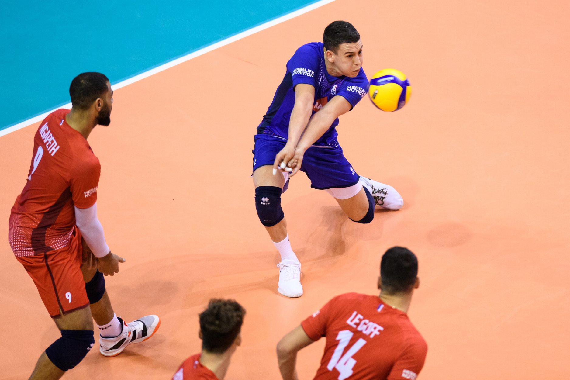 pourquoi-un-joueur-a-un-maillot-different-au-volley-le-libero-4