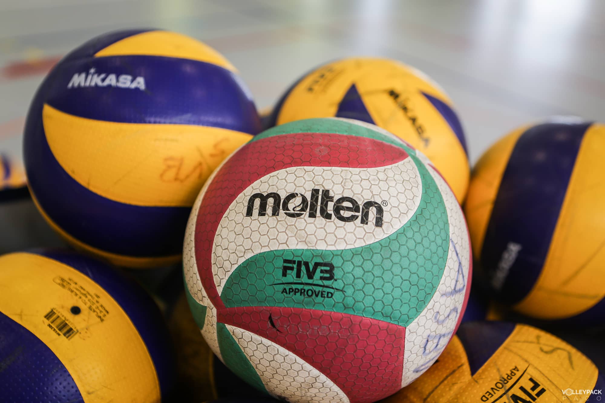 ballon-volley-ball-molten-V5M5000-volleypack-9