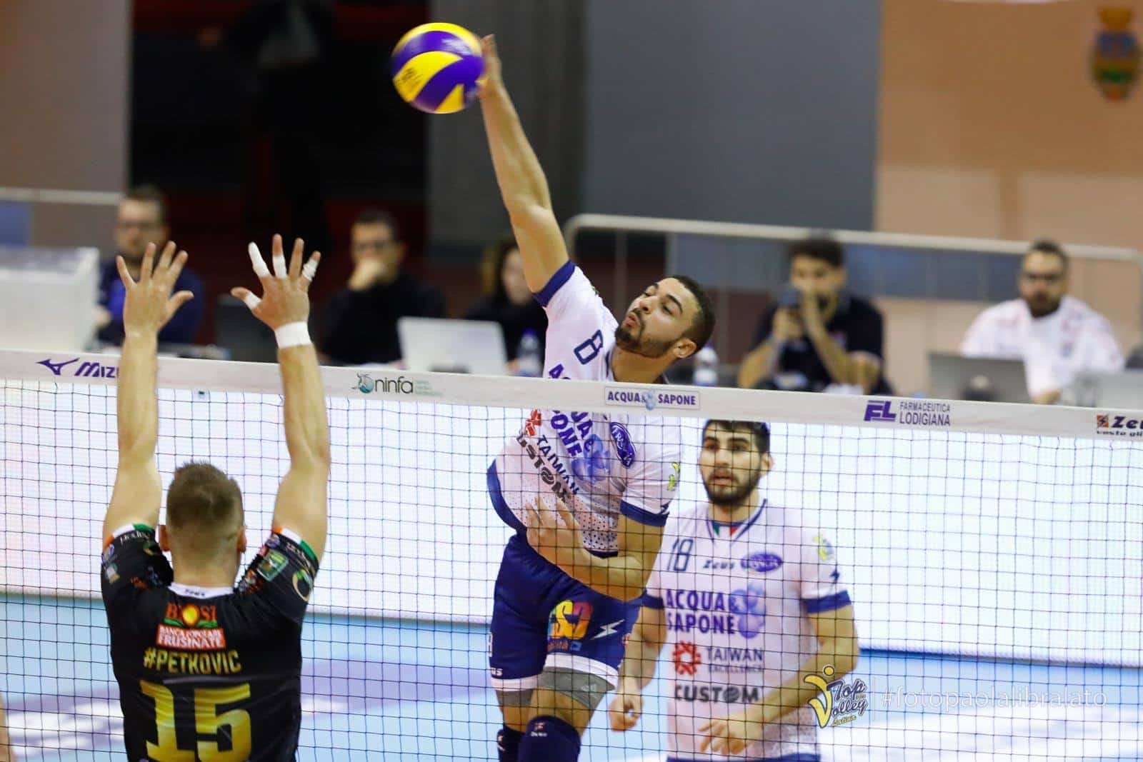 volleypack-focus-sur-swan-ngapeth-2019-8