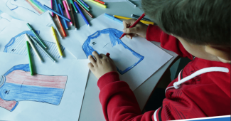 Image de l'article Erreà for Designer Kids, l’imagination des enfants sur les maillots de volley